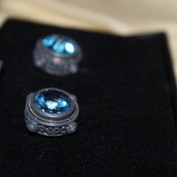 EFFY Blue Topaz Round Stud Earrings set in 18kgold - Picture 6 of 6